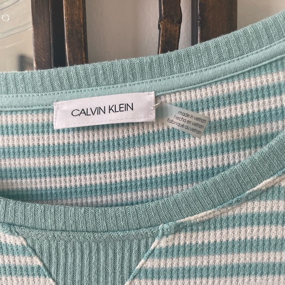 Calvin Klein top - Picture 3 of 3